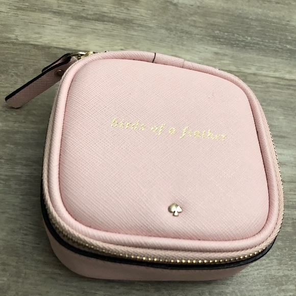 kate spade Handbags - Kate Spade “birds of a feather” Grayden Case